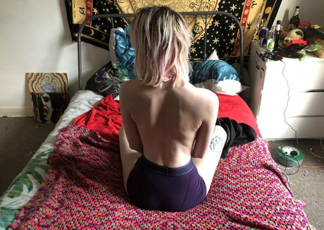 Pinkhairedgirl