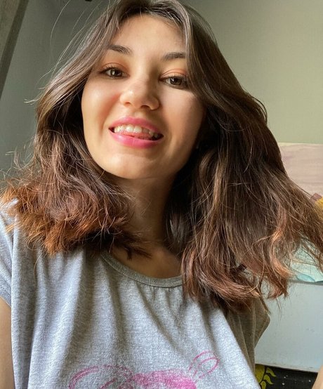 Adorable Dina