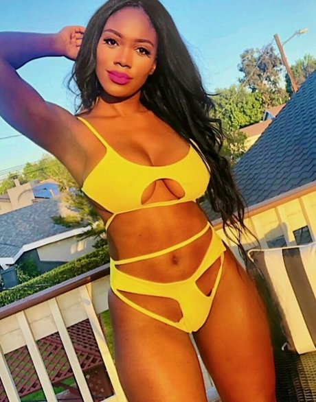 Обнаженная фотография утечки OnlyFans от Angela Henderson