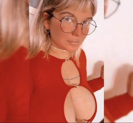 Nahá fotka uniklých OnlyFans od Clemenbujazha