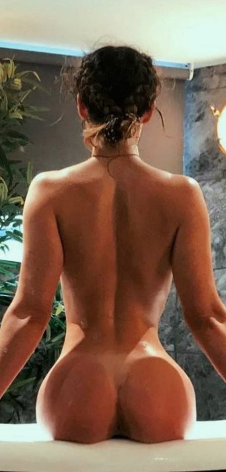 Rosie Axonn