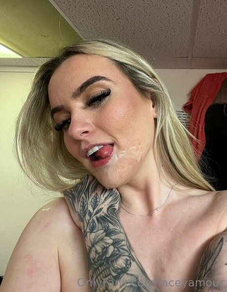 Photo nue de fuite OnlyFans de Lacey Amour