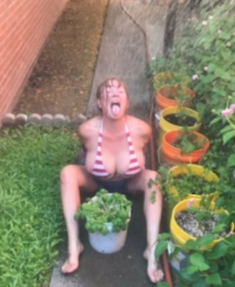 Alaston vuotanut OnlyFans-kuva Julie K Smith