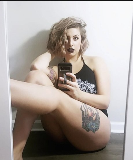 Naken läckt OnlyFans-bild av Erica Blu