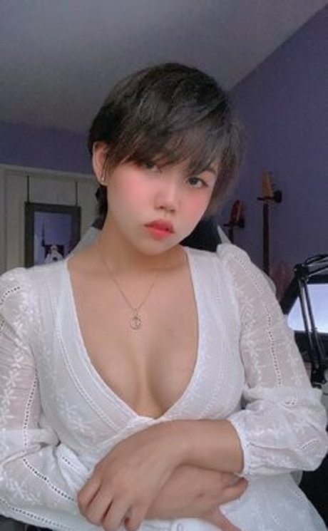 Naakte gelekte OnlyFans-foto van Lil Yurouo