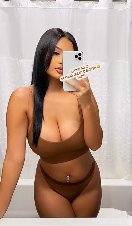 Naakte gelekte OnlyFans-foto van Lucero Crystal
