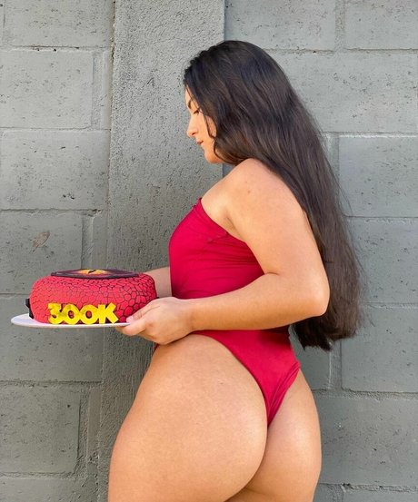 Naakte gelekte OnlyFans-foto van Jhennifer Goulart