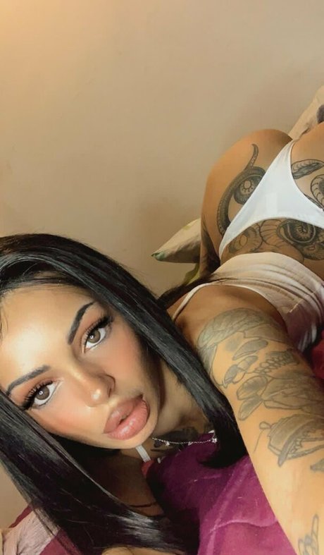 Alaston vuotanut OnlyFans-kuva Lyzzn