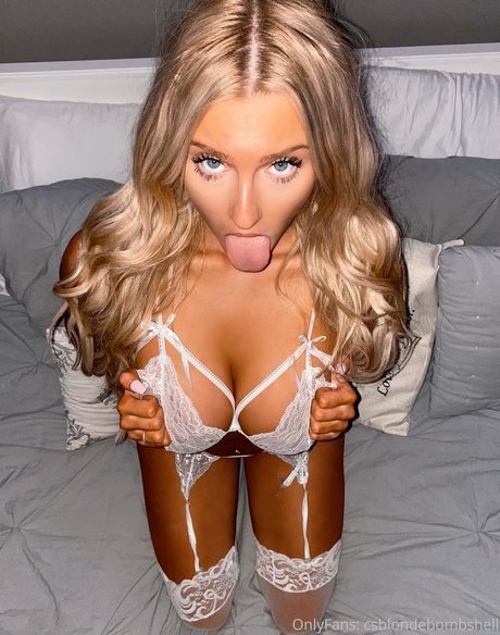 Naakte gelekte OnlyFans-foto van Csblondebombshell