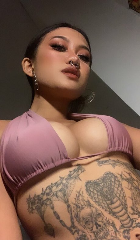 Nahá fotka uniklých OnlyFans od Gutslaughter