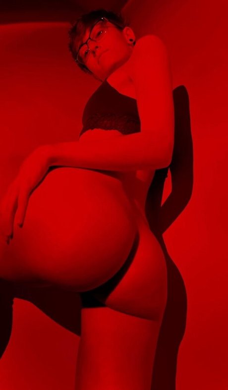 Naken lekkede OnlyFans-bilde av Apollo Fucker