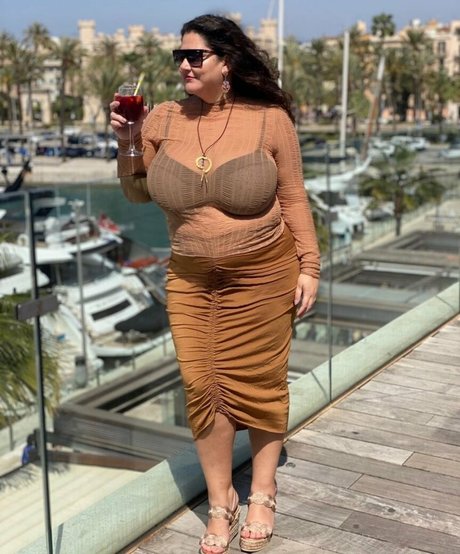 Nahá fotka uniklých OnlyFans od Caliope