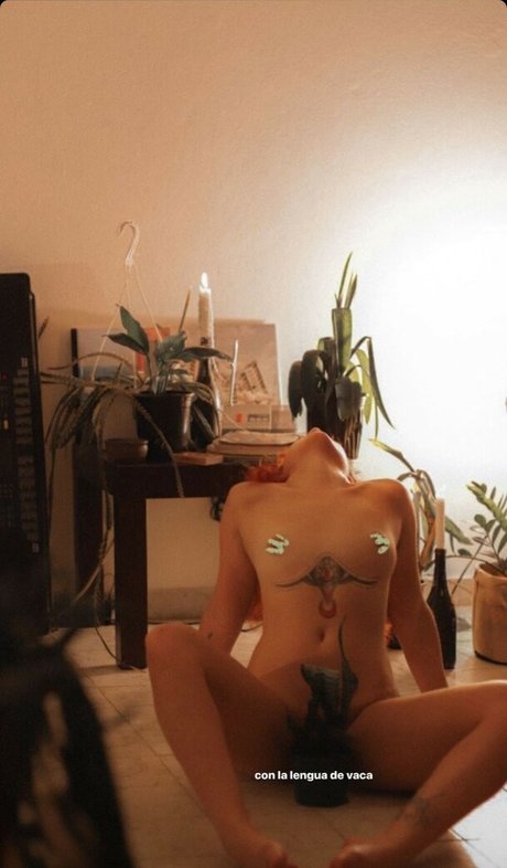 Naakte gelekte OnlyFans-foto van Phaine Gibouyeaux