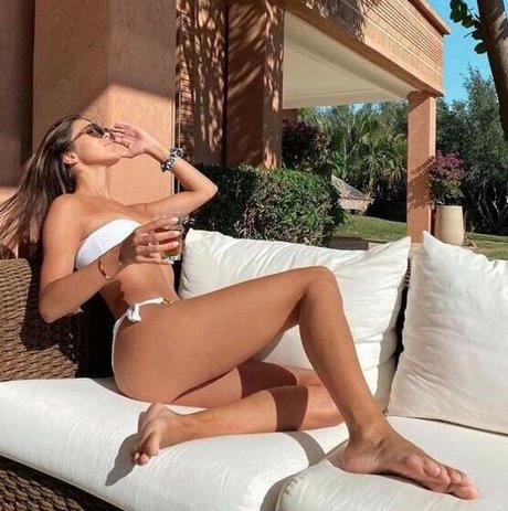 Nahá fotka uniklých OnlyFans od Iris Mittenaere