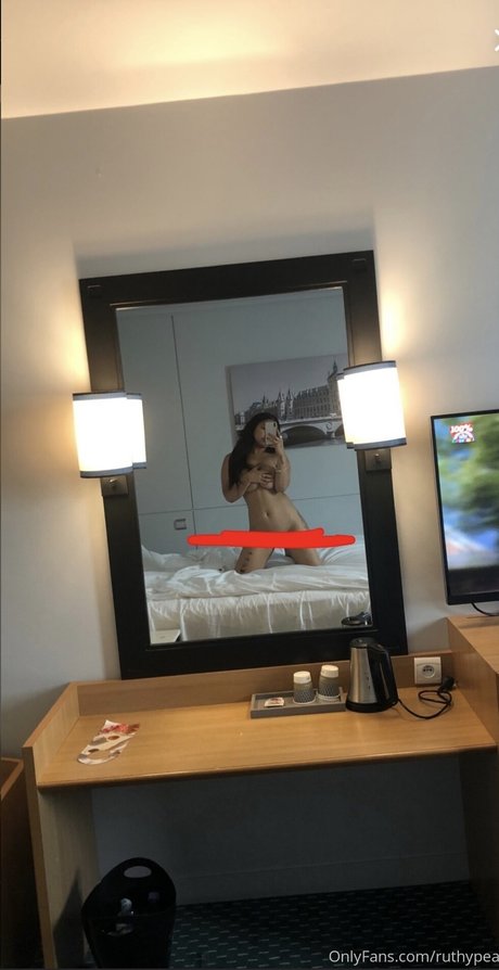 Alaston vuotanut OnlyFans-kuva Ruthy Hannah Pearce