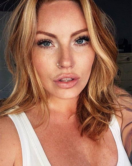 Anji Monique