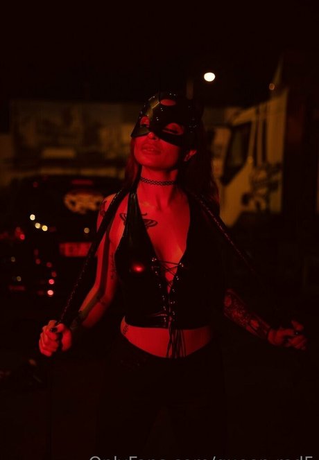 Queen Red