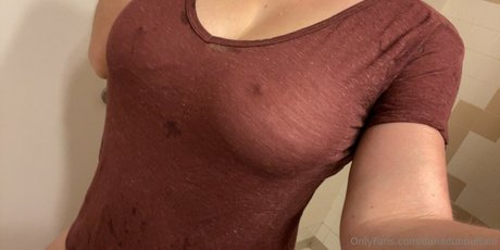 Nahá fotka uniklých OnlyFans od Dana Davis