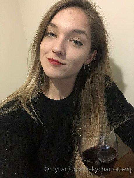 Nahá fotka uniklých OnlyFans od Charlotte