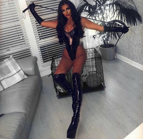 Обнаженная фотография утечки OnlyFans от Chloelorrainehorton