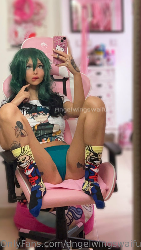 Nahá fotka uniklých OnlyFans od Angel Wings Waifu