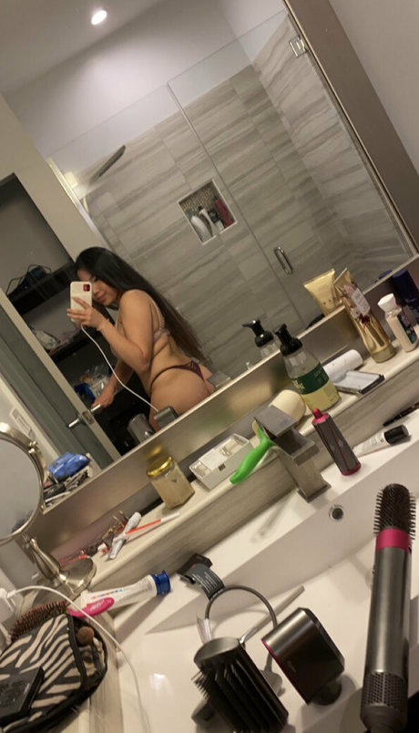 Scarlet Lee