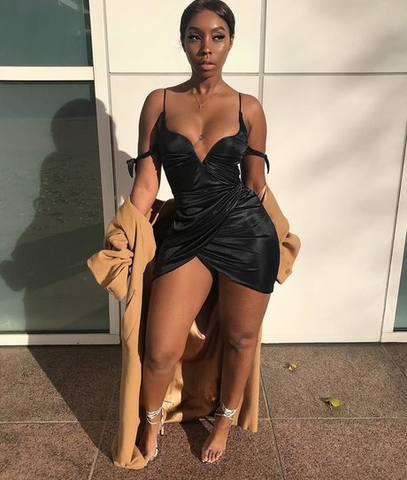 Nahá fotka uniklých OnlyFans od Sobomb