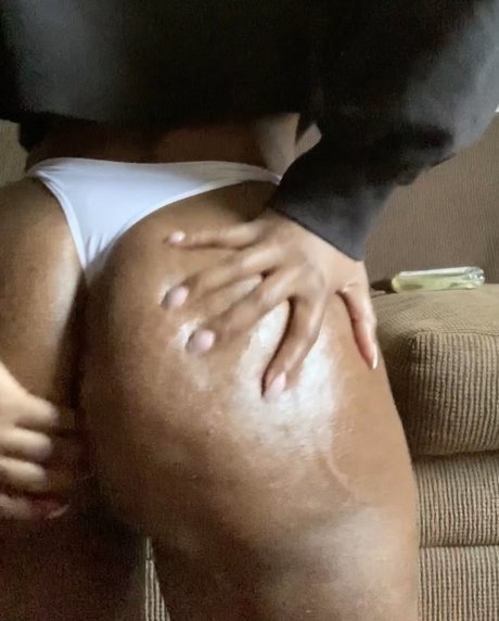 Nahá fotka uniklých OnlyFans od Sobomb