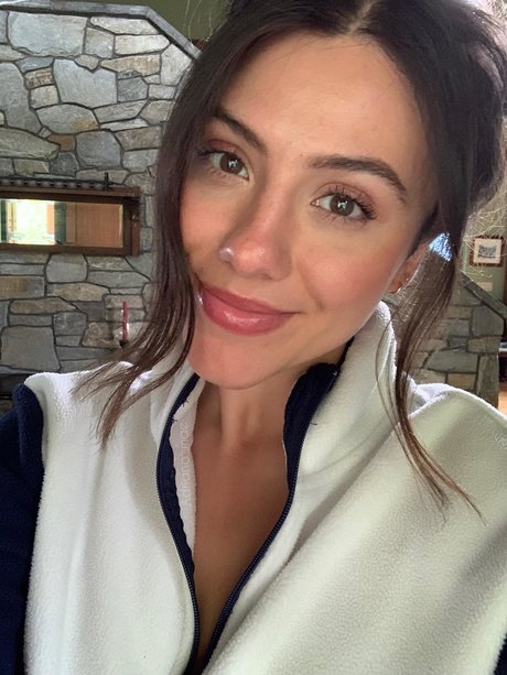 Adriana Mae