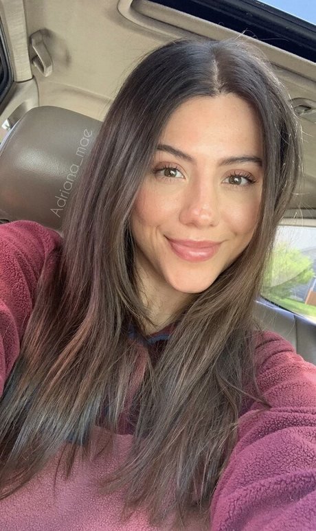 Adriana Mae OnlyFansリークヌード写真