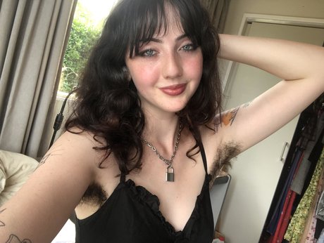 Alasti lekkinud OnlyFans-i pilt Pearl