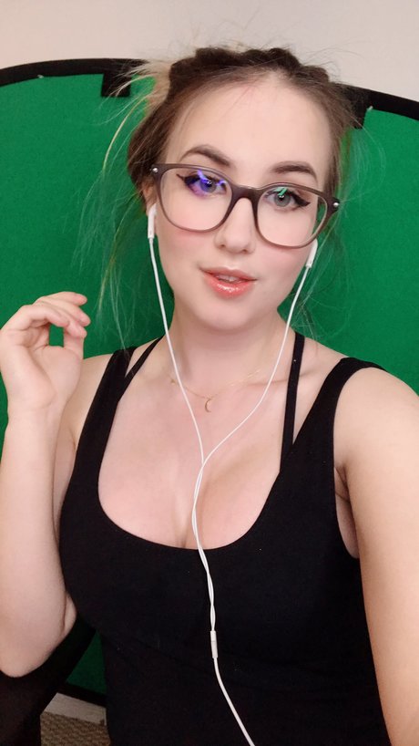 Nahá fotka uniklých OnlyFans od Maruwins