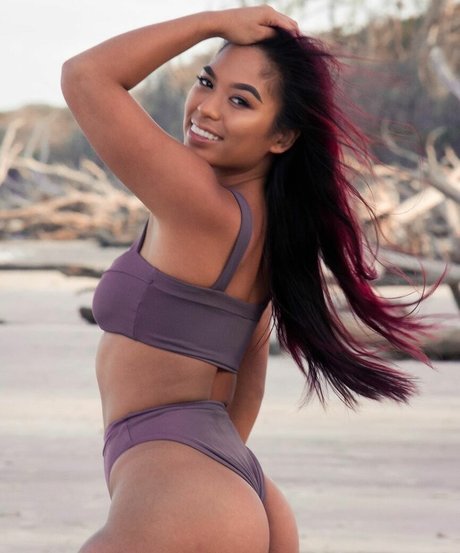Naken läckt OnlyFans-bild av Valerie Gerardo