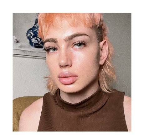 Naken läckt OnlyFans-bild av Bella Kuja