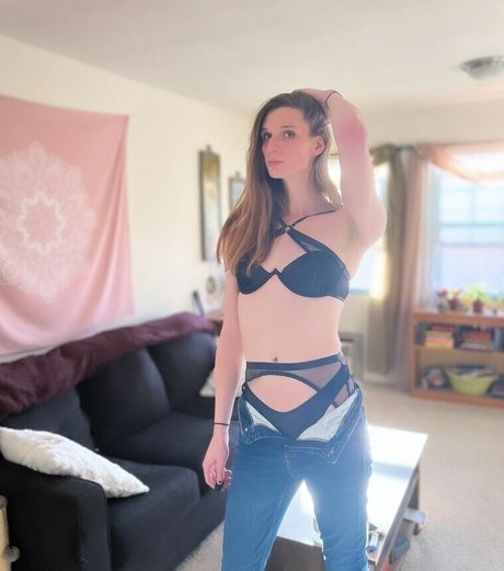 Nahá fotka uniklých OnlyFans od Alesserdeity