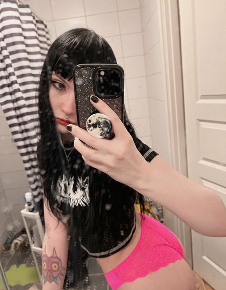 Naken lekkede OnlyFans-bilde av Messy