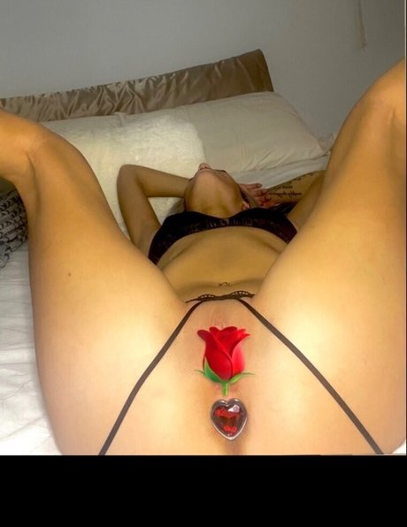 Naken läckt OnlyFans-bild av Caroeducharme