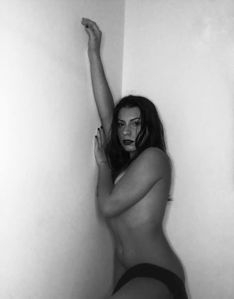 Naakte gelekte OnlyFans-foto van Mellnogueiraaa