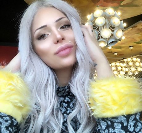 Nahá fotka uniklých OnlyFans od Merve Sanay