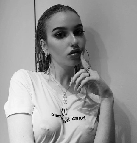 Nøgent lækket OnlyFans-billede af Lilsauvage