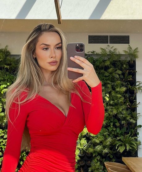 Naken lekkede OnlyFans-bilde av Sabina Kontor