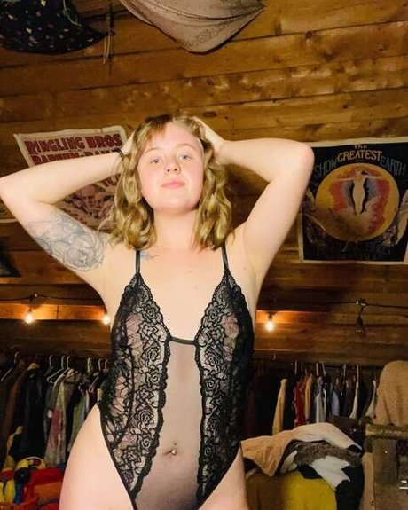 Photo nue de fuite OnlyFans de Simplylavenderlilacs