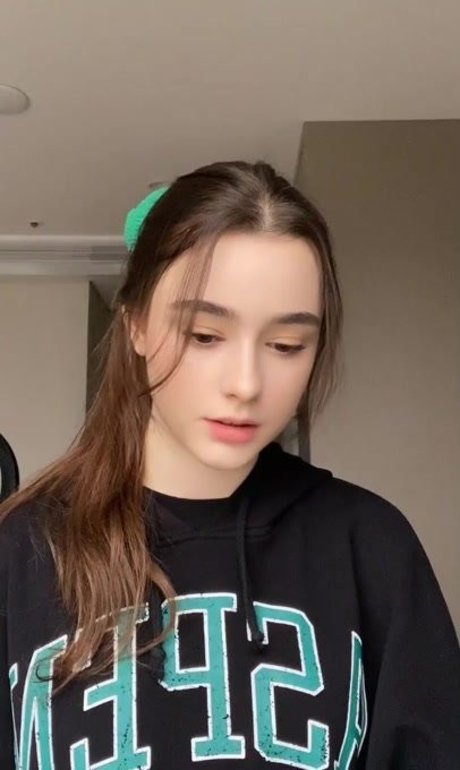 Foto di nudo di fuga di OnlyFans di Dasha Tarab