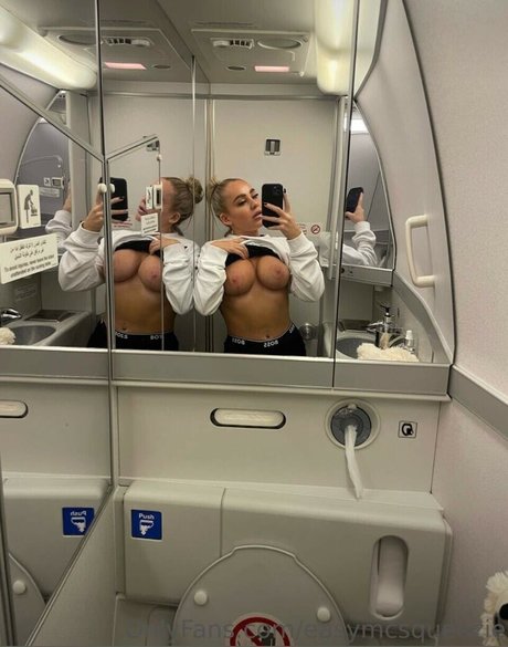 Nahá fotka uniklých OnlyFans od Easymcsqueezie