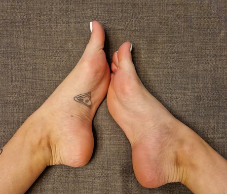 Livie Feet
