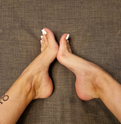 Livie Feet