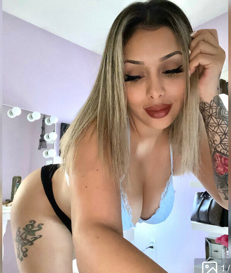 Обнаженная фотография утечки OnlyFans от Hellomissbianca