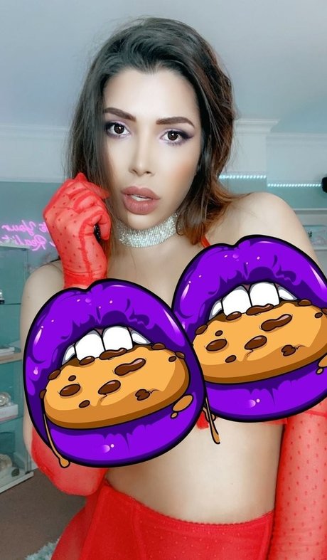 Mizz Ellaa Asmr