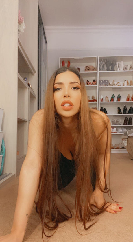 Mizz Ellaa Asmr