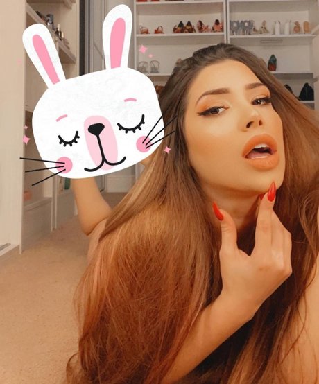 Mizz Ellaa Asmr